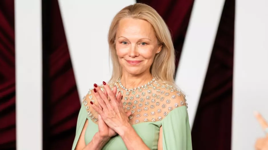 Pamela Anderson, klub nenalíčených žen