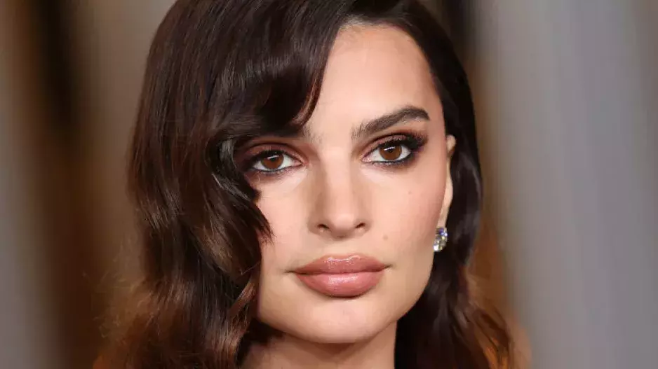 Emily Ratajkowski, barvy vlasů podzimu Emily Ratajkowski, barvy vlasů podzimu
