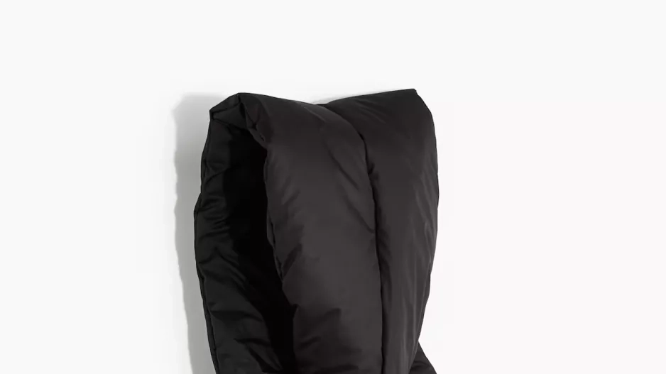 Vatovaná šála s průstřihem