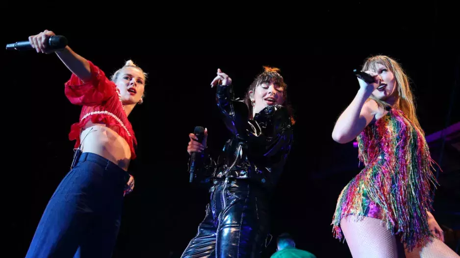 Taylor Swift, Georgia Nott z Broods, Charli XCX