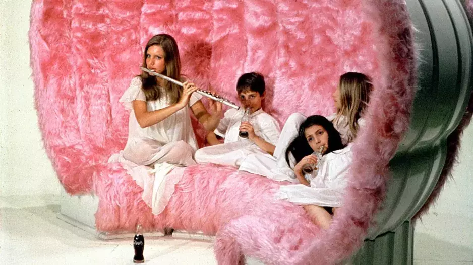 L’INTIME, DE LA CHAMBRE AUX RÉSEAUX SOCIAUX L’INTIME, DE LA CHAMBRE AUX RÉSEAUX SOCIAUX