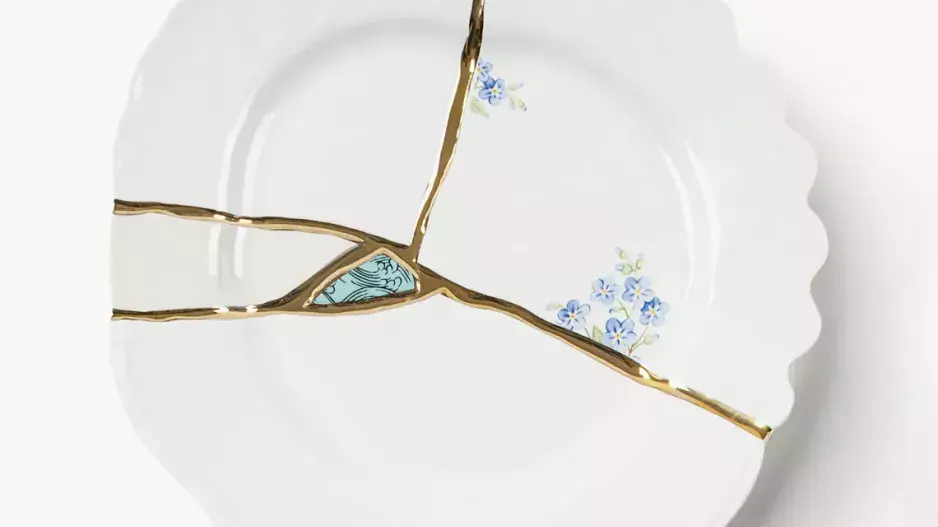 Porcelánový snídaňový talíř Kintsugi