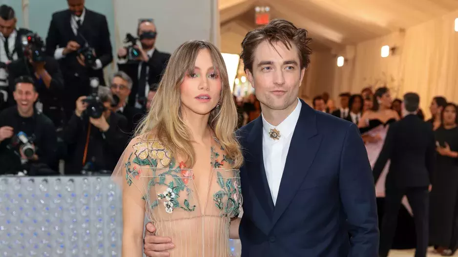 Suki Waterhouse a Robert Pattinson