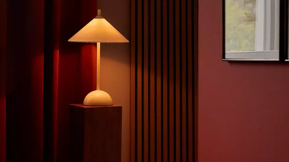 Růžová a vínová v interiéru