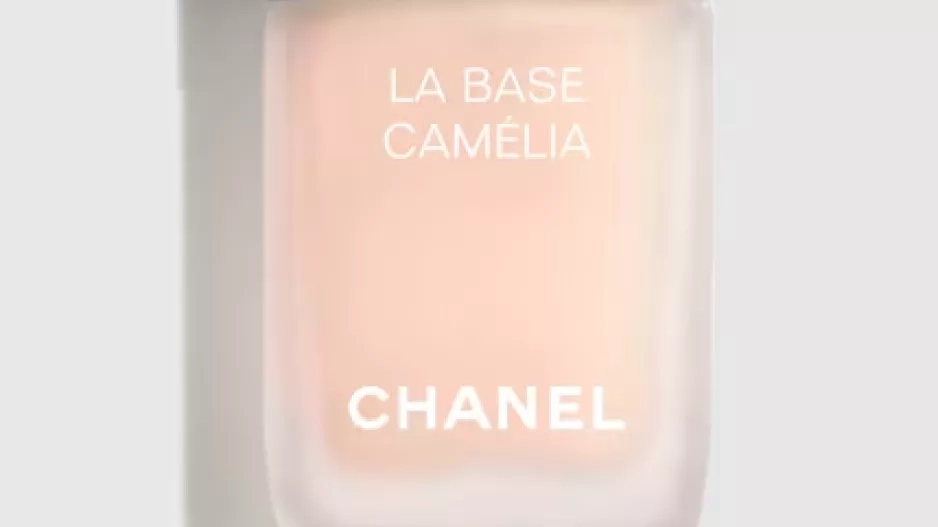 Milky blush nails