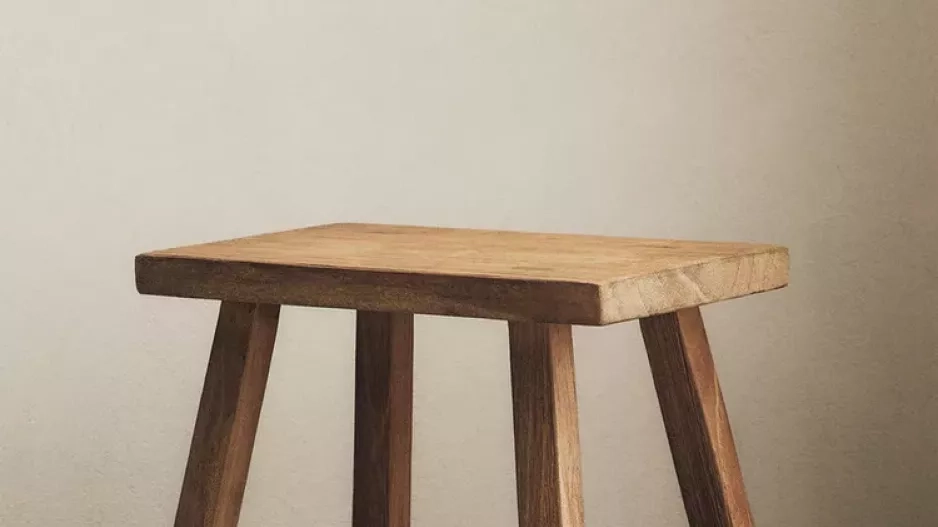 Dřevěná stolička z jilmu