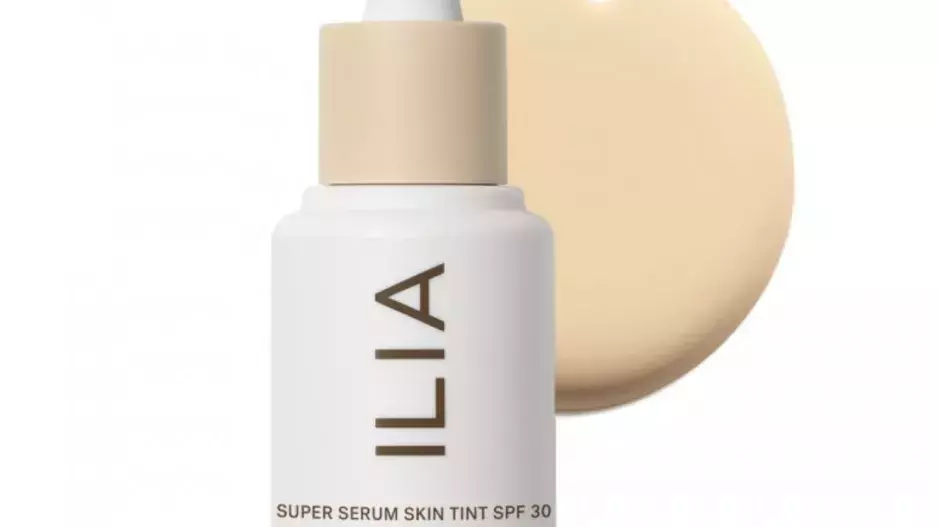 Super sérum Skin Tint SPF 30 ILIA, Líčírna, 1490 Kč