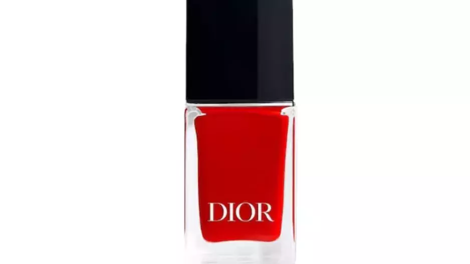 Summer look VERNIS NAIL POLISH, odstín Rouge, Dior, 999 Kč
