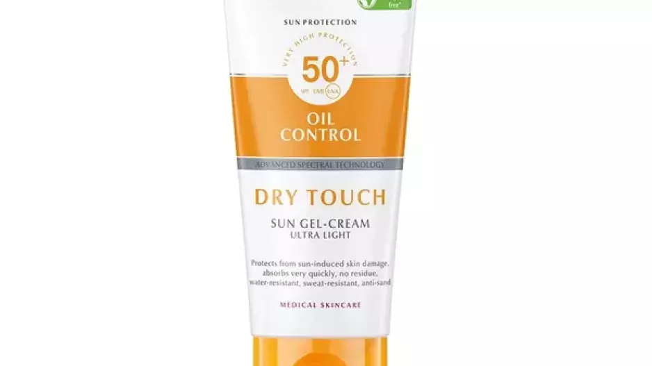 Sun Oil Control Gel-Cream Dry Touch SPF 50+, Eucerin, Dr.Max, 729 Kč Sun Oil Control Gel-Cream Dry Touch SPF 50+, Eucerin, Dr.Max, 729 Kč