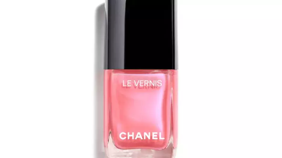 Lak na nehty Le Vernis, odstín 361 PIONNIÈRE, Chanel, 890 Kč Lak na nehty Le Vernis, odstín 361 PIONNIÈRE, Chanel, 890 Kč