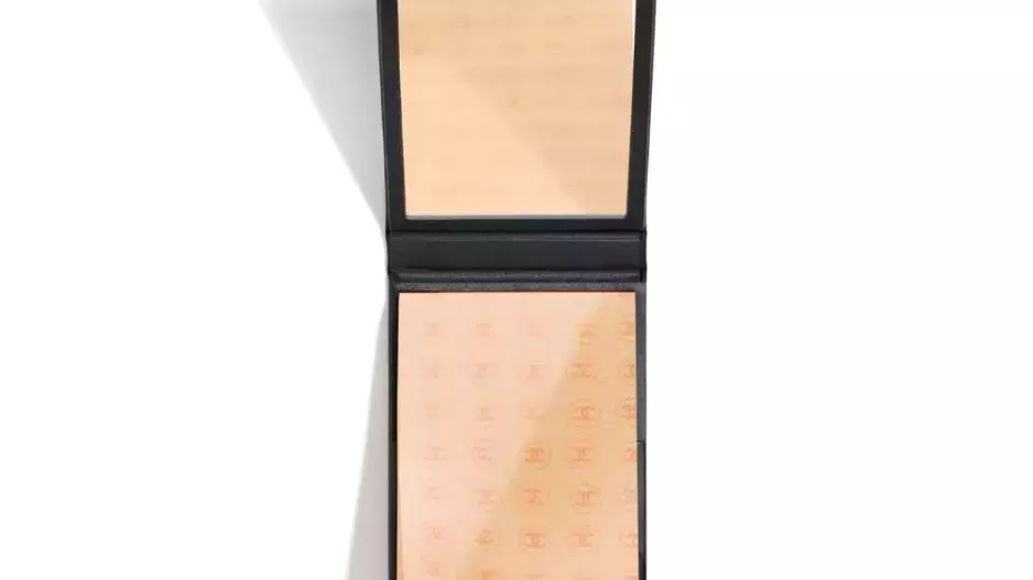 Papier Matifiant De Chanel, Chanel, 870 Kč Papier Matifiant De Chanel, Chanel, 870 Kč