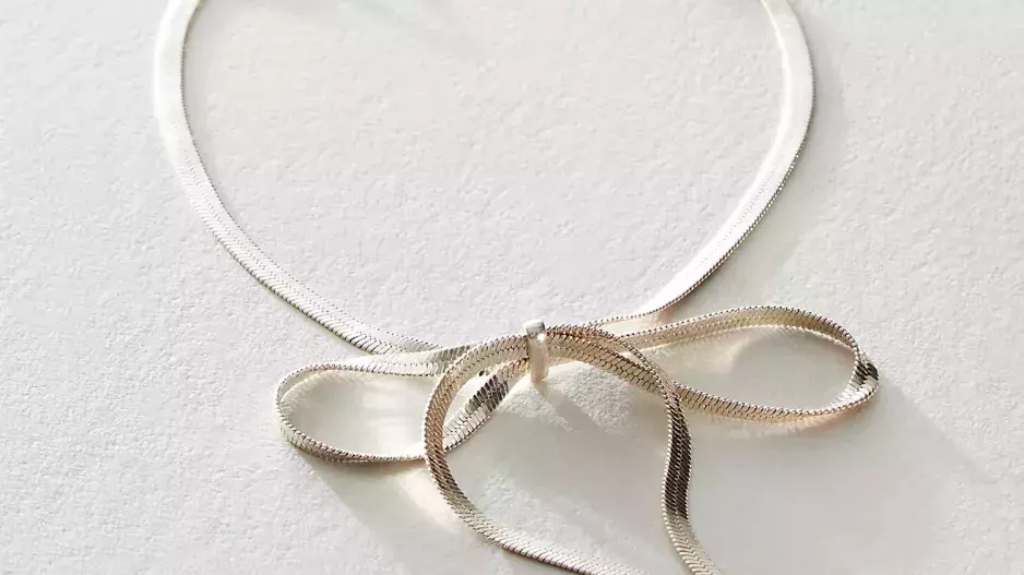 Ocelový anklet ve tvaru mašle