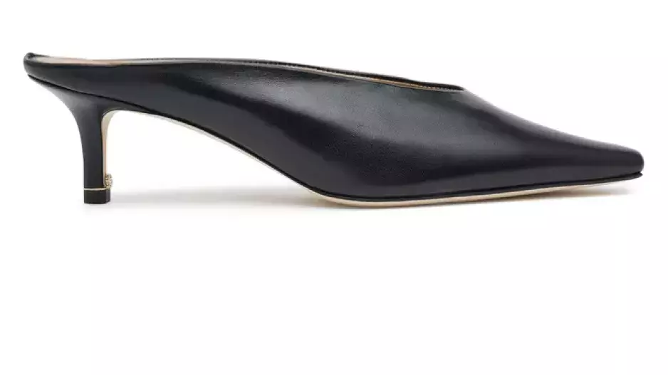 Nazouváky na podpatku, BOSS