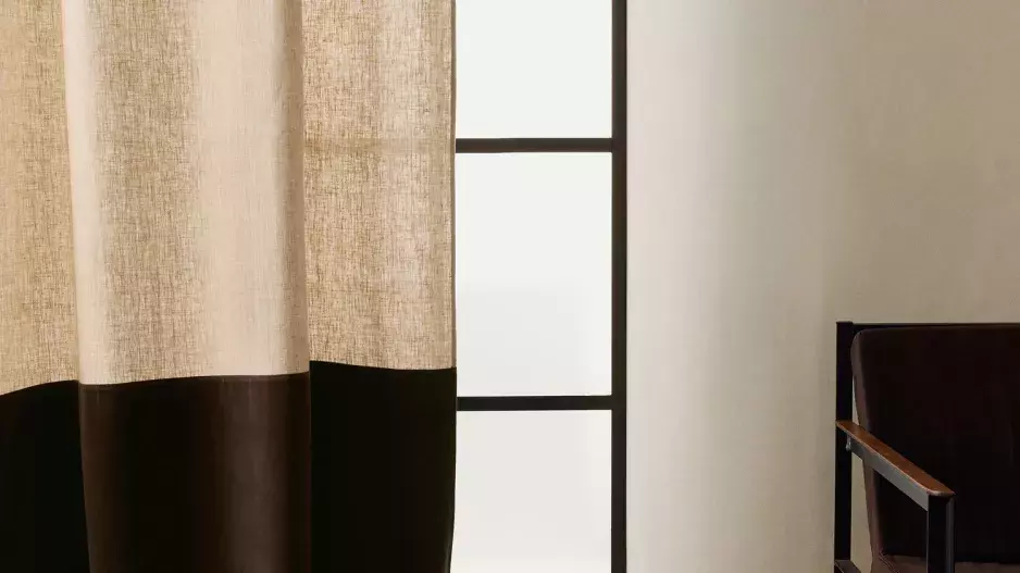 Oboustranný závěs z lnu a sametu