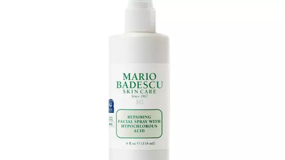 OBNOVUJÍCÍ SPREJ NA OBLIČEJ S KYSELINOU CHLORNOU, Mario Badescu, Douglas, 529 Kč