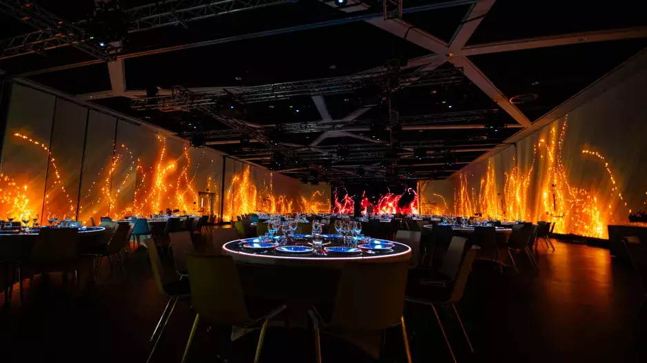 Večeře s projekcí Večeře s projekcí