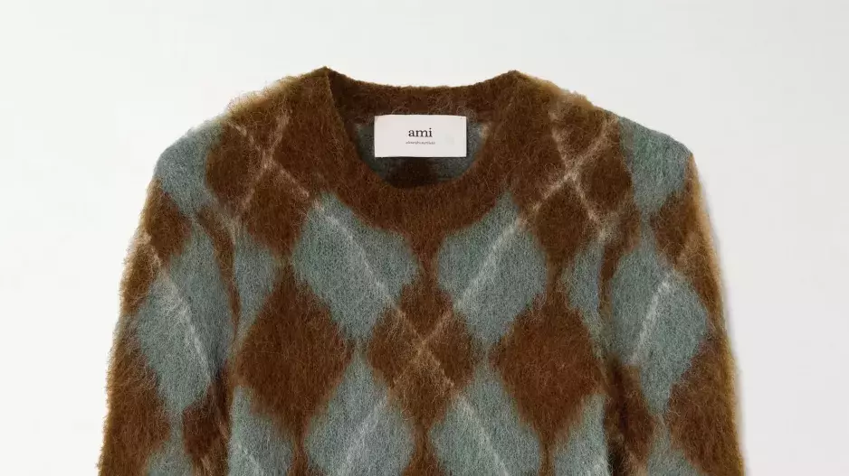 Svetr, Ami