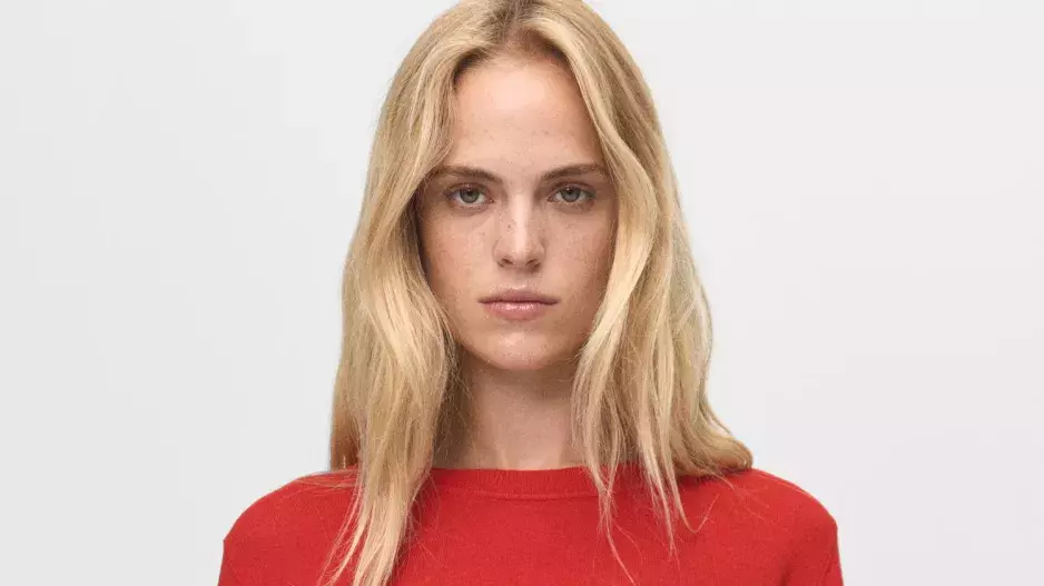 Jemný oranžovočervený svetr