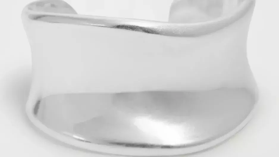Soustružený leštěný lem