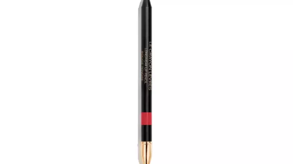 Le Crayon Lèvres 174 Rouge Tendre, CHANEL, 800 Kč Le Crayon Lèvres 174 Rouge Tendre, CHANEL, 800 Kč