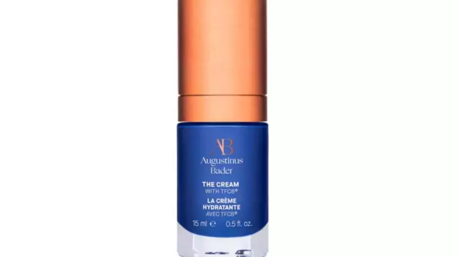 Obličejové máslo Avokádo – MAAT, MAAT, 540 Kč (60 ml) Obličejové máslo Avokádo – MAAT, MAAT, 540 Kč (60 ml)