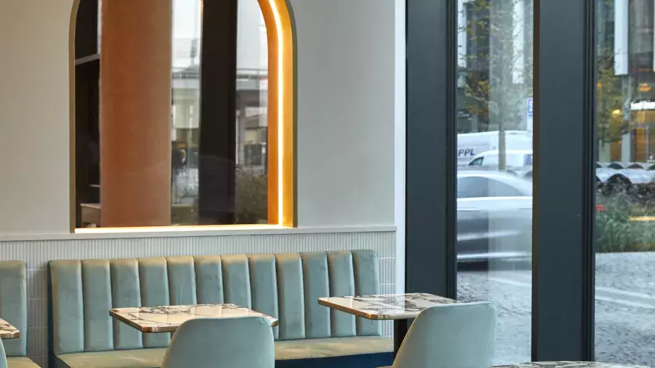 Interiér kavárny Ivety Fabešové