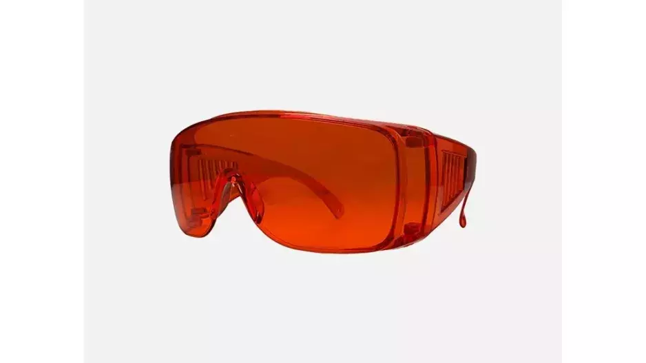 Čelovka Vitae a červené brýle proti modrému a zelenému světlu Čelovka Vitae a červené brýle proti modrému a zelenému světlu