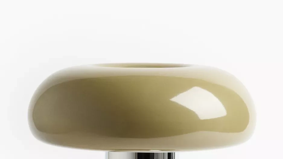 Kovová stolní lampa