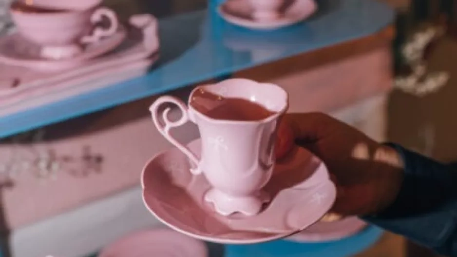 Šálek na espresso ze vzácného růžového porcelánu Šálek na espresso ze vzácného růžového porcelánu