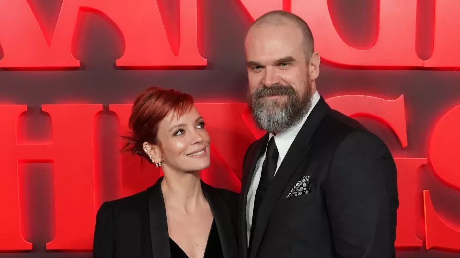 David Harbour a Lily Allen 