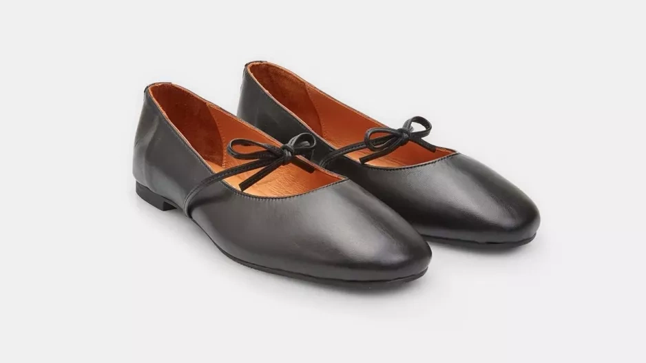 Kožené dámské baleríny s mašlí Baťa 