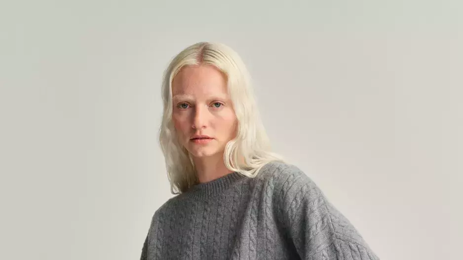 Svetr, Rhea Svetr, Rhea