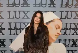 Emily Ratajkowski