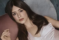 Estee Lauder, Daisy Edgar Jones