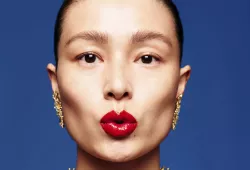 Srpnová ELLE 08/26