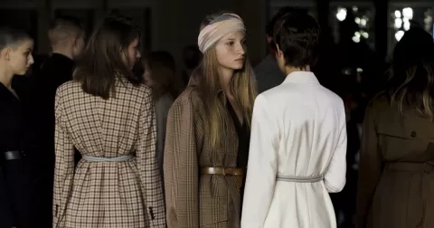 Pražský fashion week: Roušky, emoce a udržitelnost