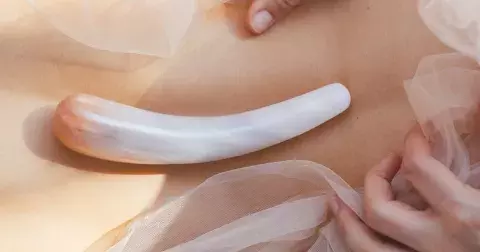 Jste single? Oslavte to s designovými erotickými hračkami