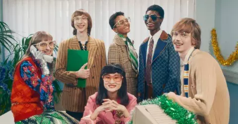 Nejhezčí módní kampaně roku 2020, které vás dostanou do vánoční nálady