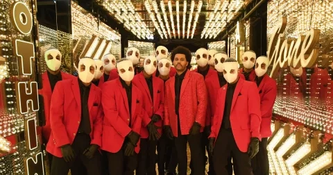 Proč nedostal Weeknd za představení na Super Bowlu ani korunu?