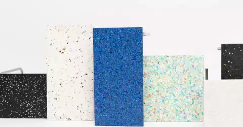 Nová značka PLASTLO mění recyklovaný plast v designový objekt