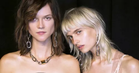 Účes roku 2021? Nenáročný na údržbu a odvážný zároveň