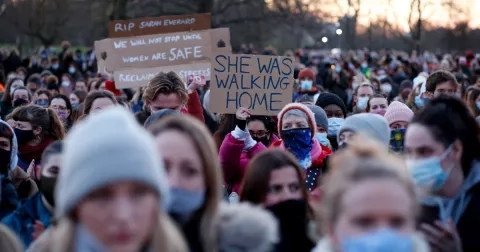 My všichni jsme Sarah Everard. Proč tato kauza hýbe světem?