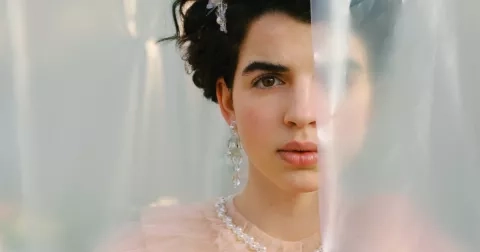 Antonie Formanová v kolekci ze spolupráce H&M a Simone Rocha