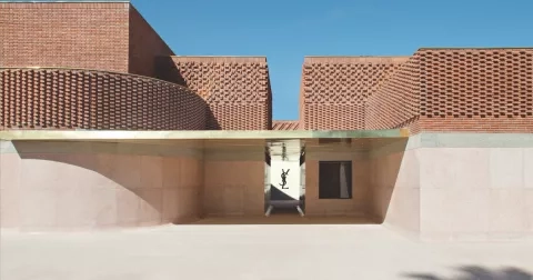 Muzeum věnované módní ikoně YSL vám vezme dech