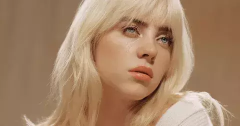 Billie Eilish blond a nově