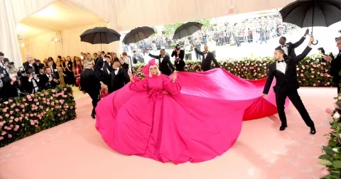 Met Gala 2019: nejbizarnější looky slavnostního večera