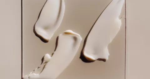 Co se stane s vaším obličejem, když používáte prošlý make-up?