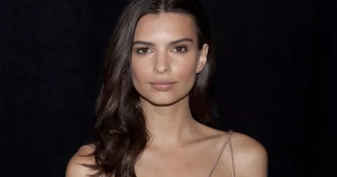 Emily Ratajkowski a komplex „Madony a coury"