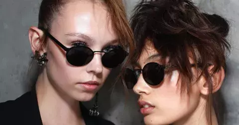 10 největších vlasových trendů roku 2021 podle kadeřníků celebrit