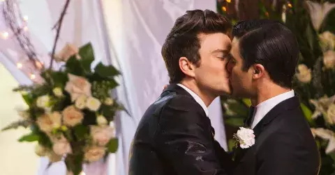 Snubní prsteny pro queer páry. Proč musí být extra?